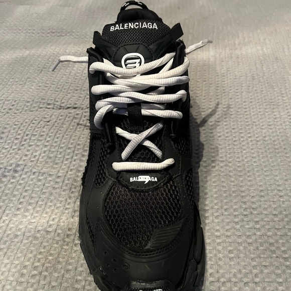 Balenciaga Black Sneakers with White Laces - Picture 3 of 5